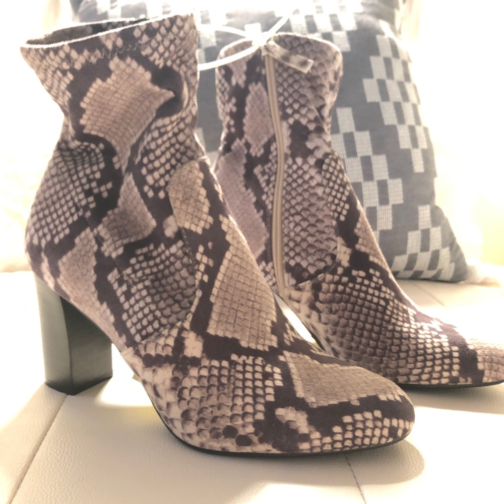 Steve Madden Snake Print Ankle Boots - Picture 1 of 7